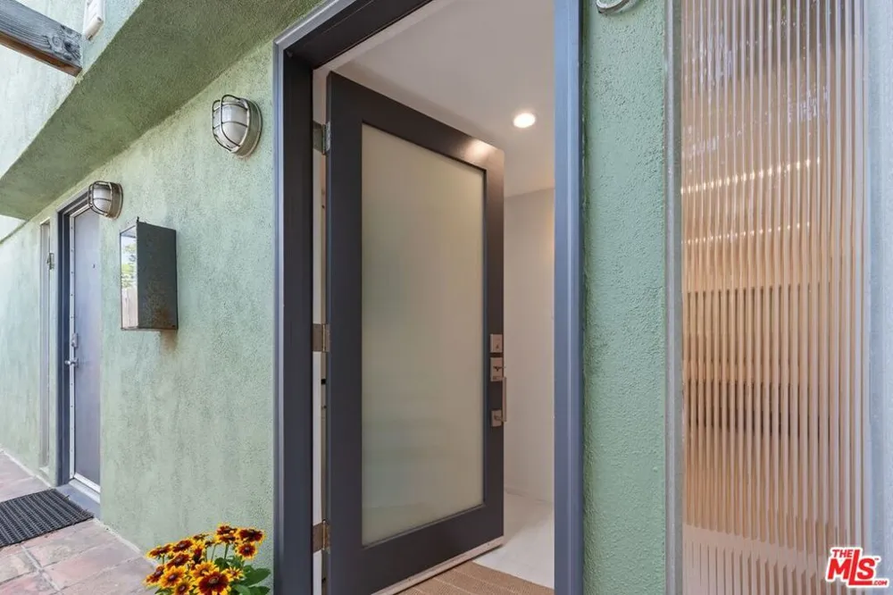 2233 4th Street #3 Santa Monica, CA 90405