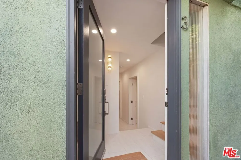 2233 4th Street #3 Santa Monica, CA 90405