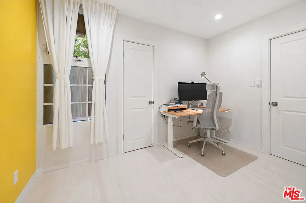 2233 4th Street #3 Santa Monica, CA 90405