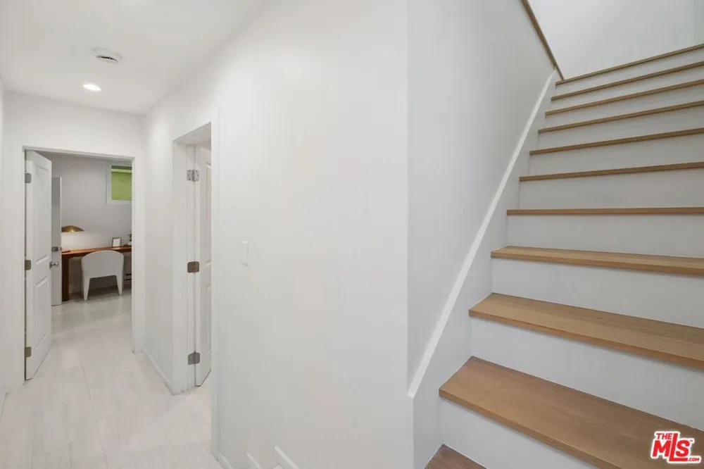 2233 4th Street #3 Santa Monica, CA 90405