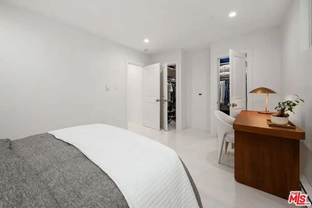 2233 4th Street #3 Santa Monica, CA 90405