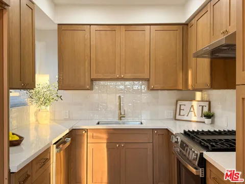 4579 Ambrose Avenue #8