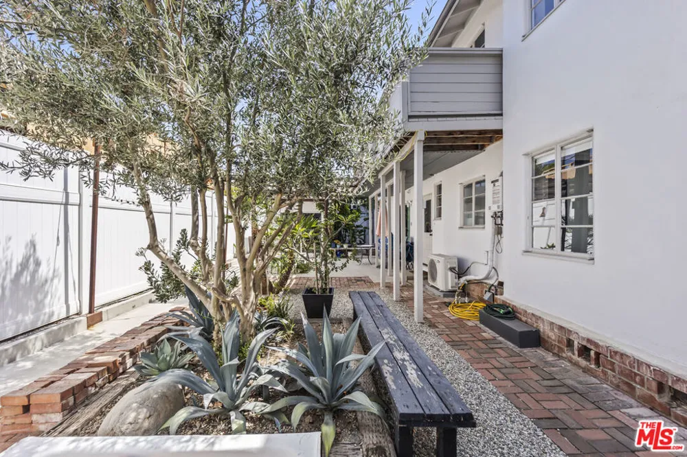 1807 Montana Ave #D Santa Monica, CA 90403