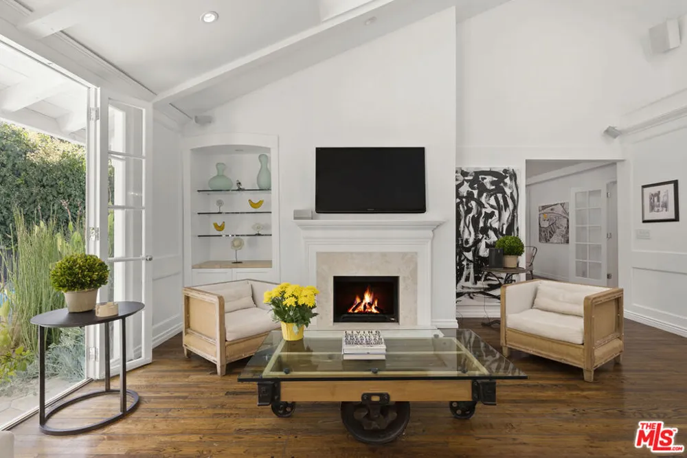 2761 Hutton Drive Los Angeles, CA 90210