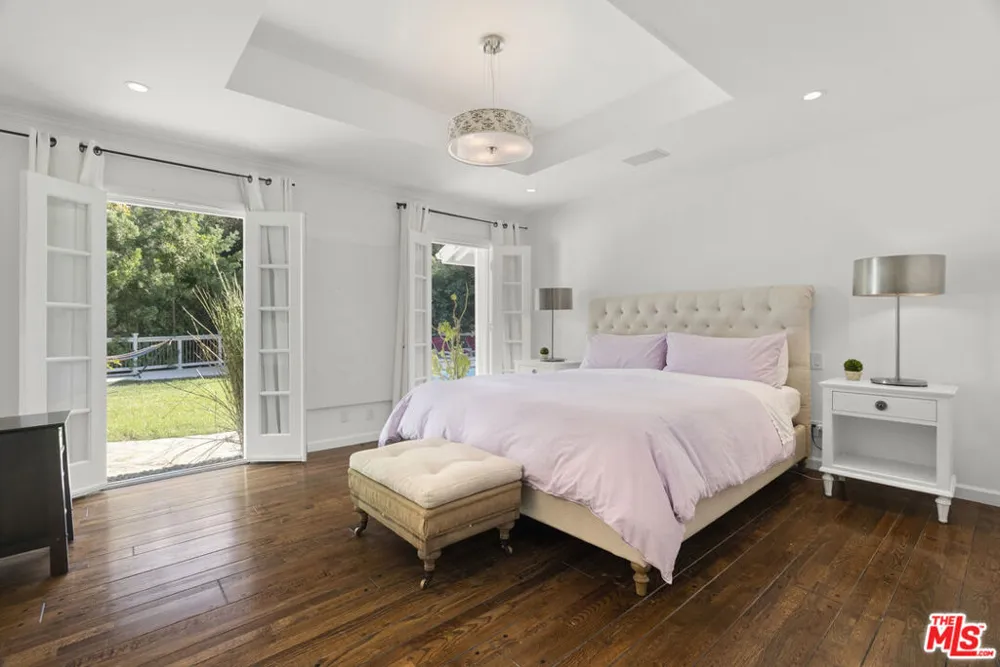 2761 Hutton Drive Los Angeles, CA 90210