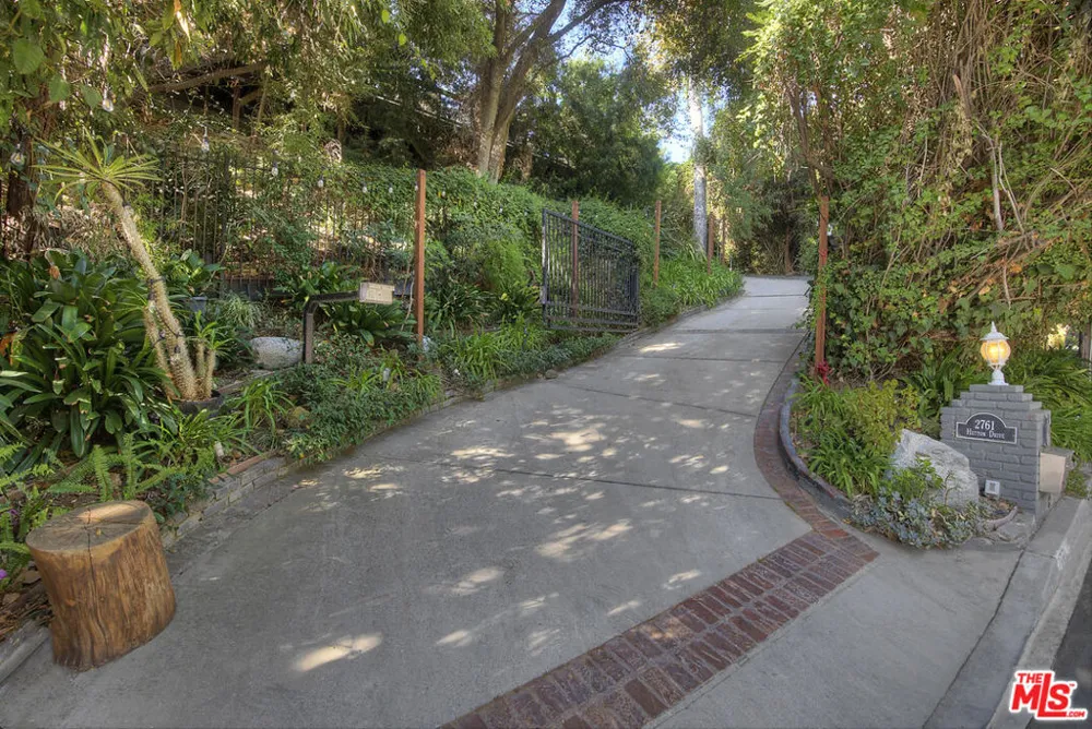 2761 Hutton Drive Los Angeles, CA 90210