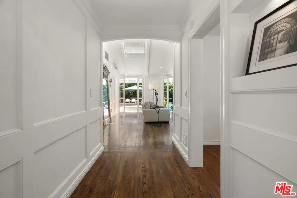 2761 Hutton Drive Los Angeles, CA 90210