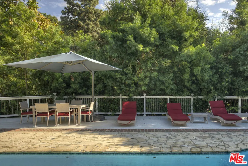 2761 Hutton Drive Los Angeles, CA 90210