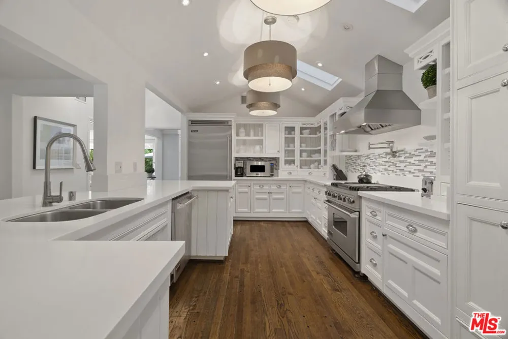 2761 Hutton Drive Los Angeles, CA 90210
