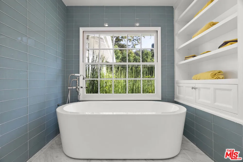 2761 Hutton Drive Los Angeles, CA 90210