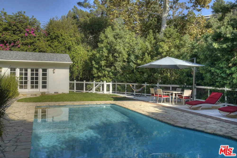 2761 Hutton Drive Los Angeles, CA 90210