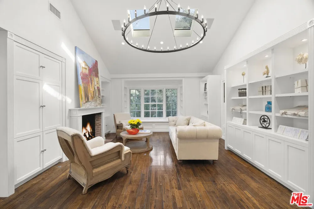 2761 Hutton Drive Los Angeles, CA 90210