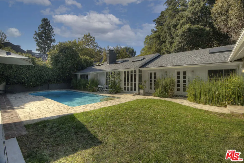 2761 Hutton Drive Los Angeles, CA 90210