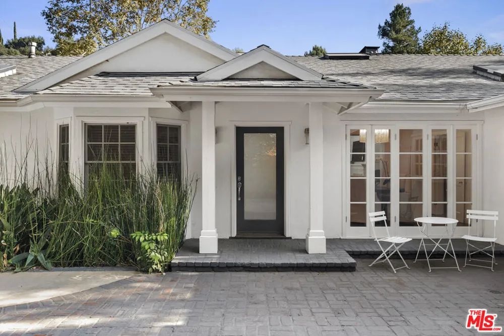 2761 Hutton Drive Los Angeles, CA 90210