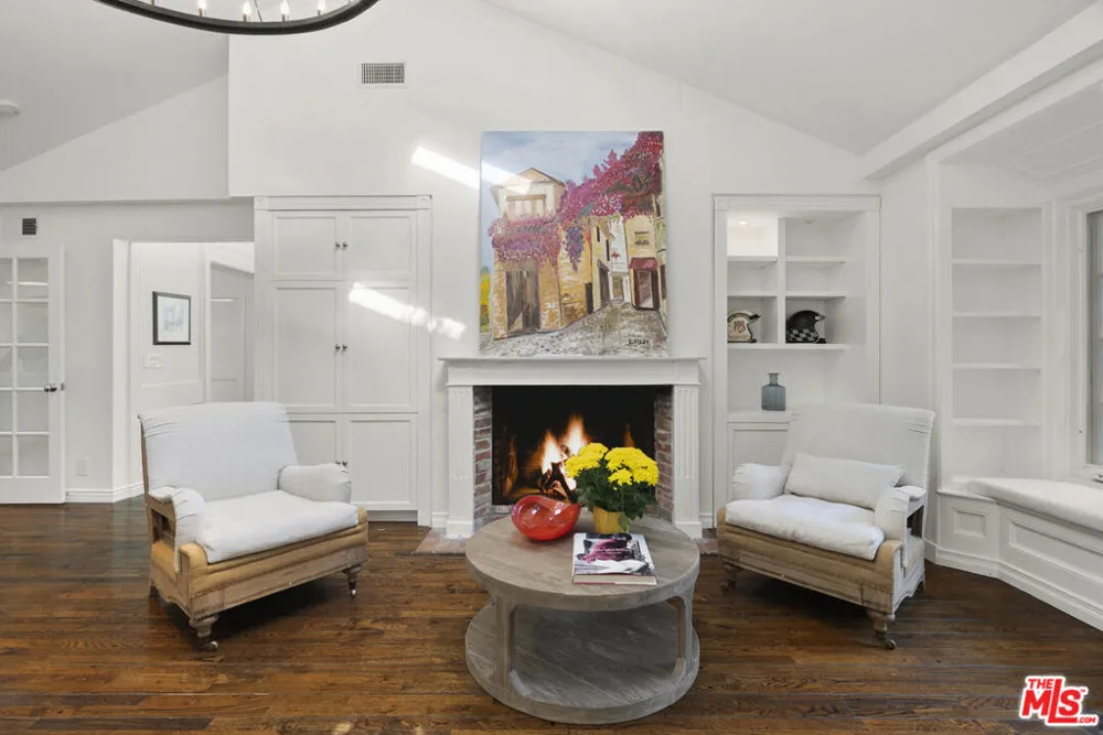 2761 Hutton Drive Los Angeles, CA 90210