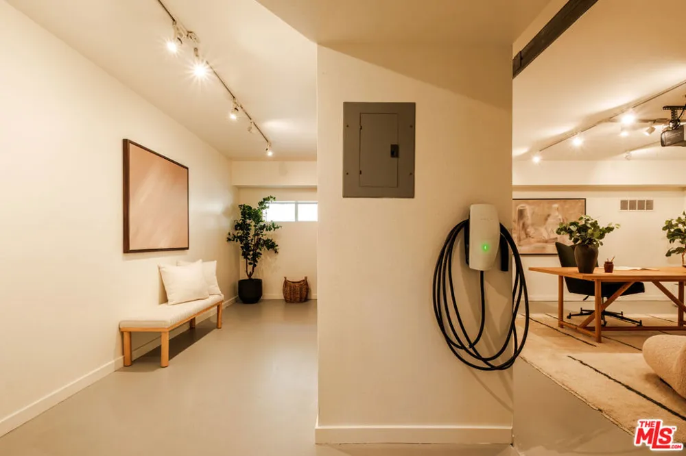 691 Mildred Avenue #2 Los Angeles, CA 90291