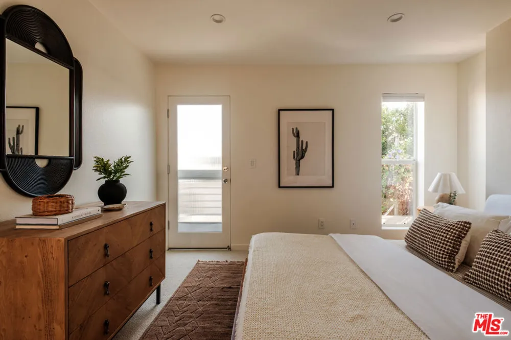 691 Mildred Avenue #2 Los Angeles, CA 90291