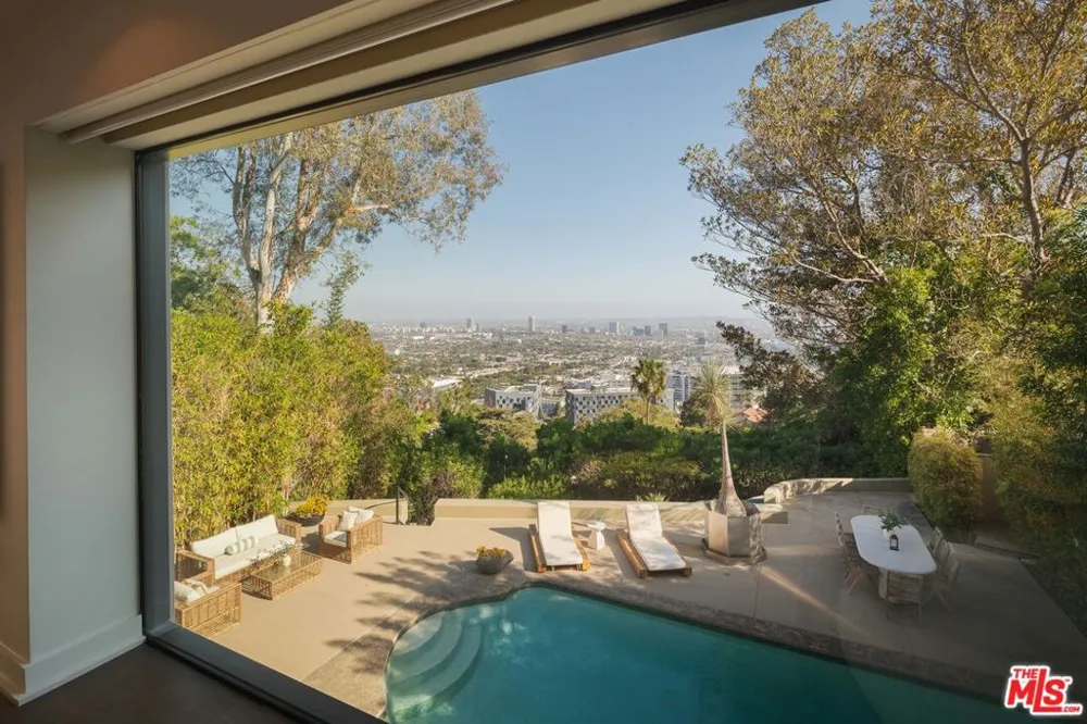 8540 Hedges Way Los Angeles, CA 90069