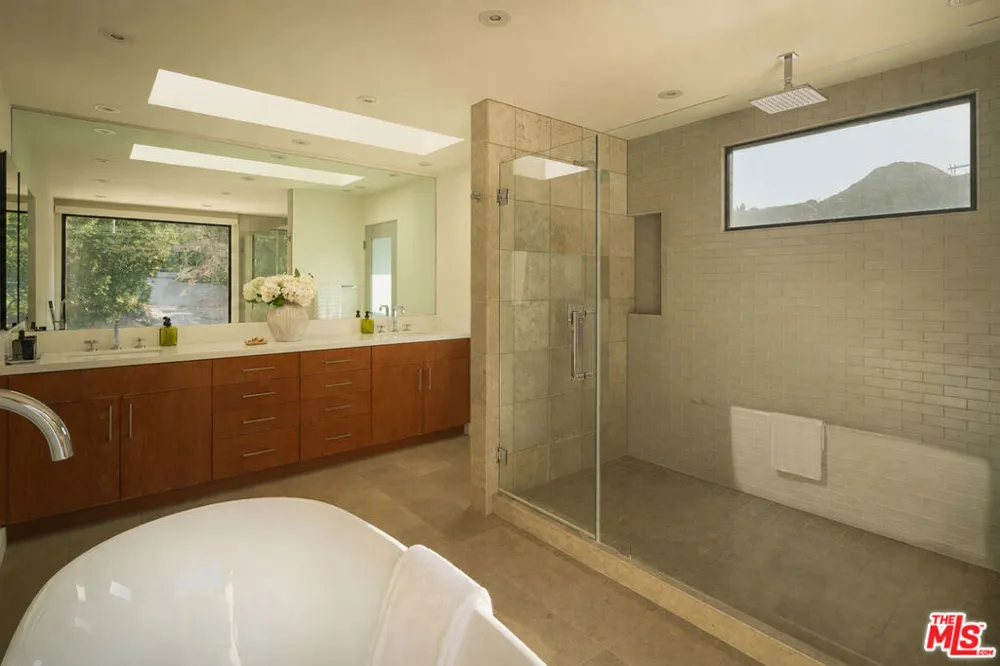 8540 Hedges Way Los Angeles, CA 90069