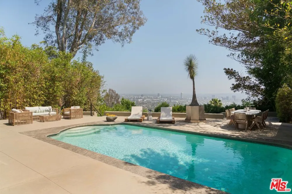 8540 Hedges Way Los Angeles, CA 90069