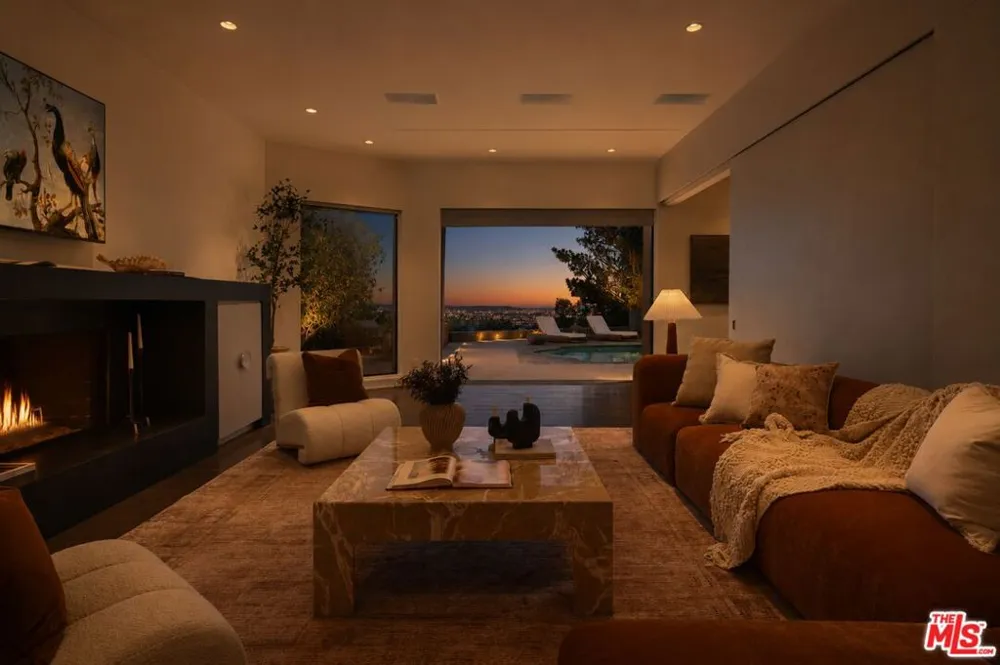 8540 Hedges Way Los Angeles, CA 90069
