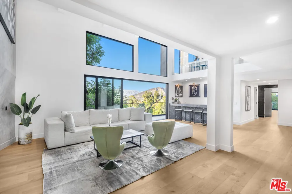 7317 Caverna Drive Los Angeles, CA 90068