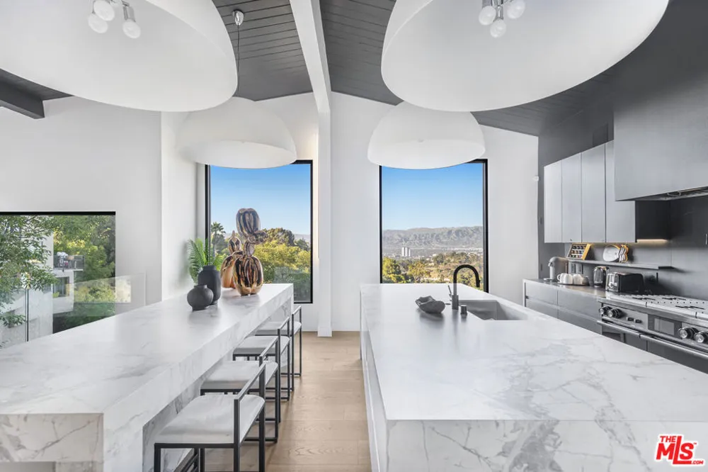7317 Caverna Drive Los Angeles, CA 90068