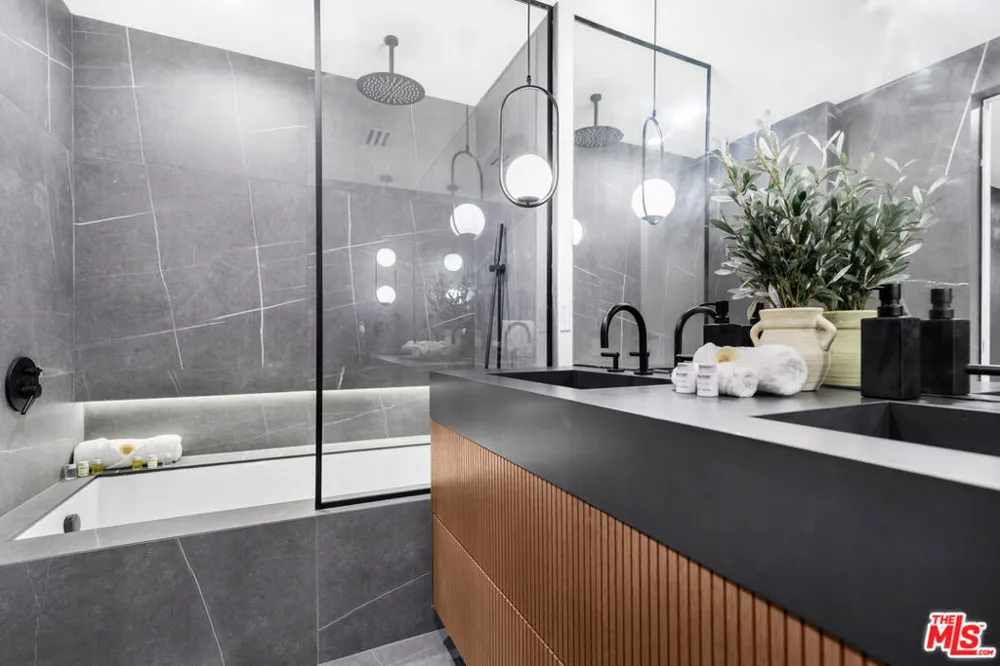 7317 Caverna Drive Los Angeles, CA 90068