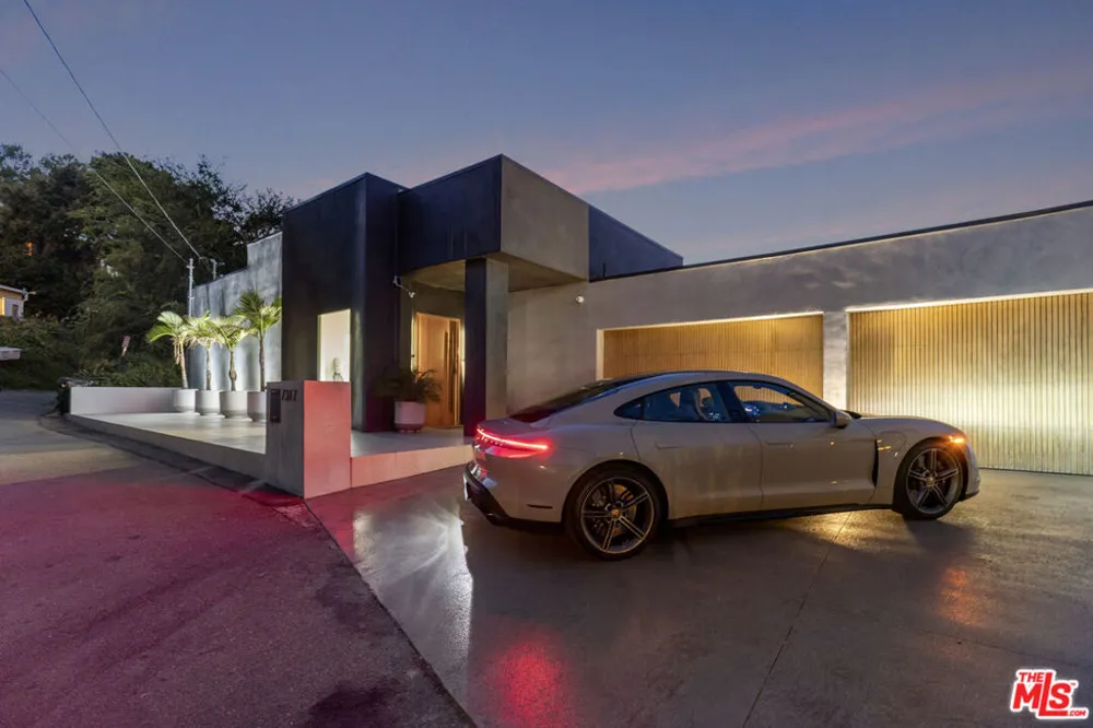 7317 Caverna Drive Los Angeles, CA 90068