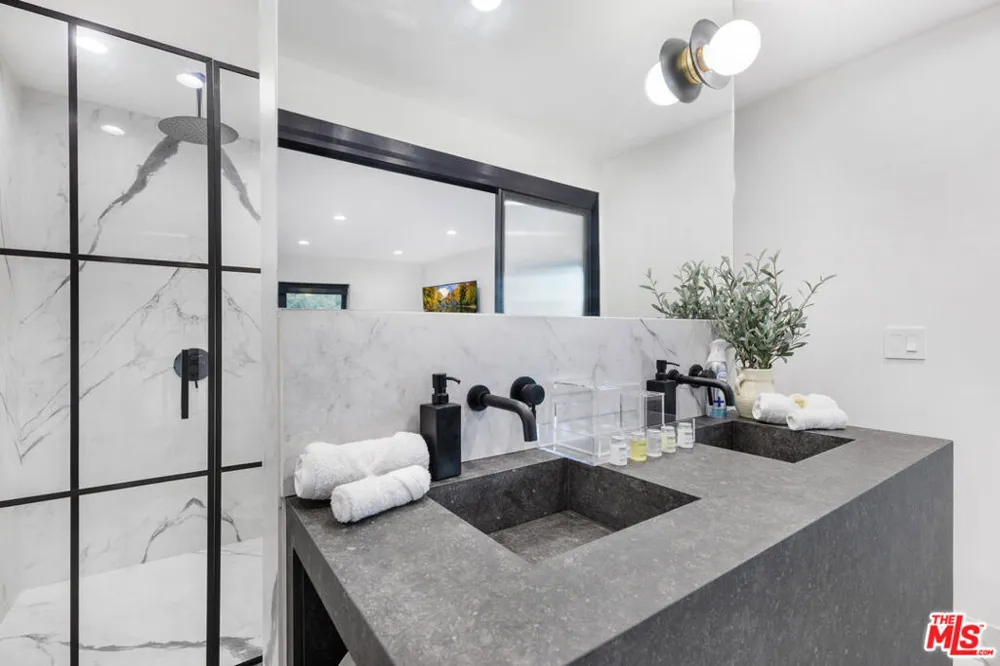 7317 Caverna Drive Los Angeles, CA 90068