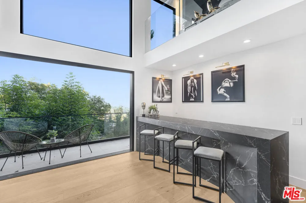 7317 Caverna Drive Los Angeles, CA 90068