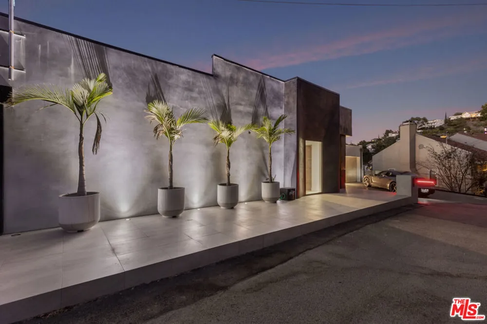 7317 Caverna Drive Los Angeles, CA 90068