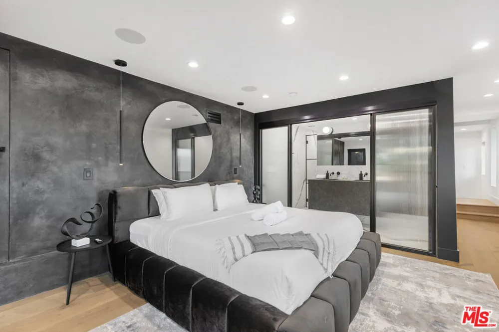 7317 Caverna Drive Los Angeles, CA 90068
