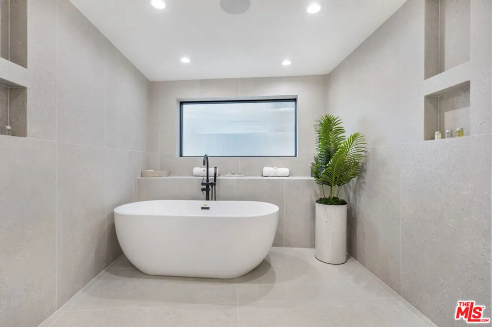 7317 Caverna Drive Los Angeles, CA 90068