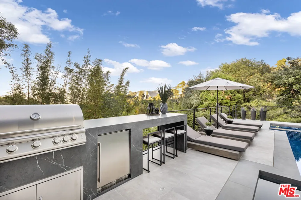 7317 Caverna Drive Los Angeles, CA 90068