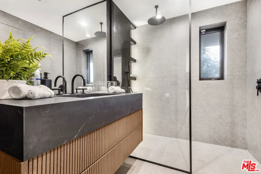 7317 Caverna Drive Los Angeles, CA 90068
