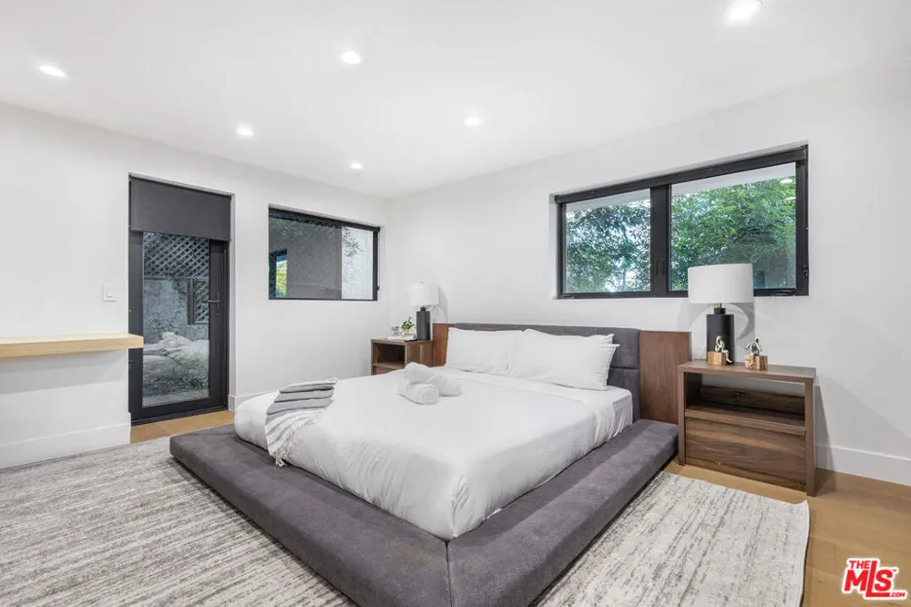 7317 Caverna Drive Los Angeles, CA 90068