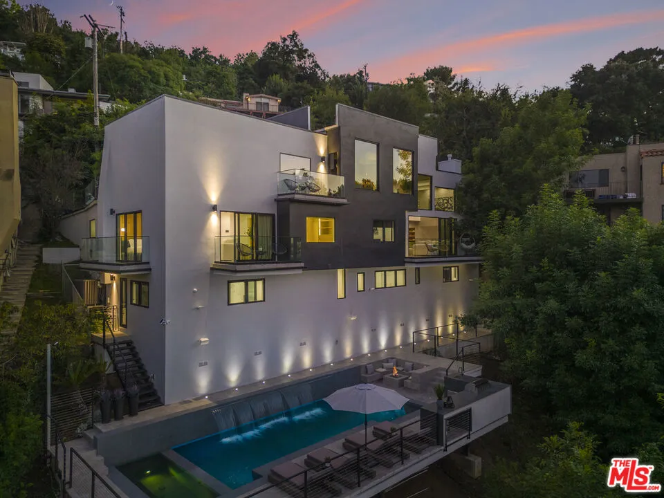 7317 Caverna Drive Los Angeles, CA 90068