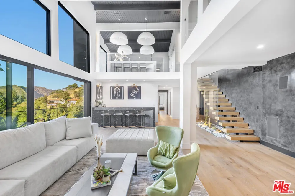 7317 Caverna Drive Los Angeles, CA 90068