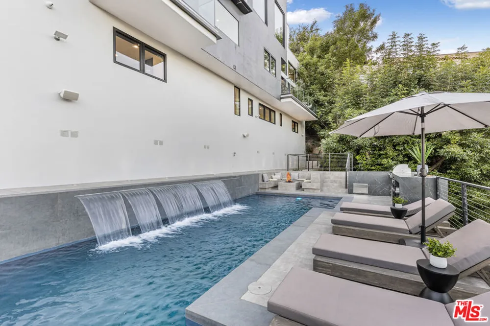 7317 Caverna Drive Los Angeles, CA 90068
