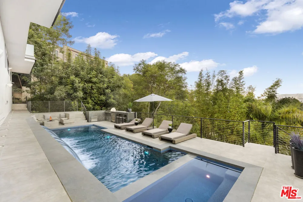 7317 Caverna Drive Los Angeles, CA 90068