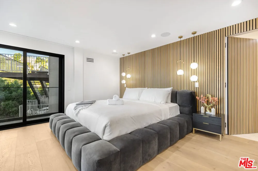 7317 Caverna Drive Los Angeles, CA 90068