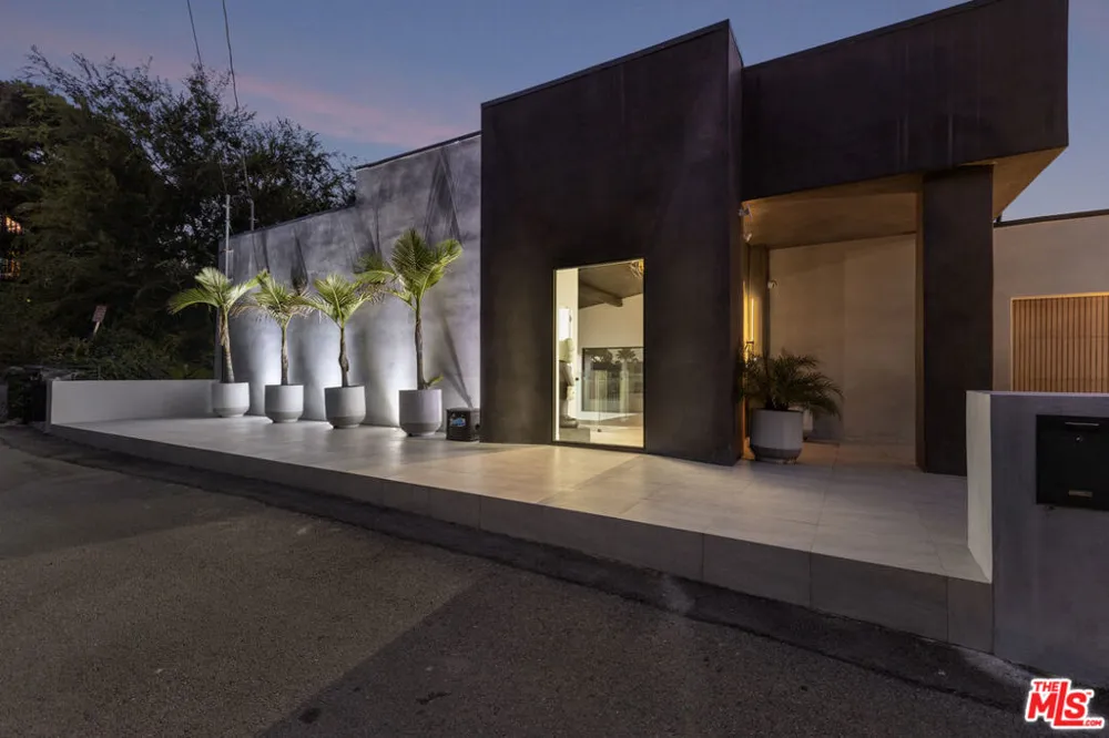 7317 Caverna Drive Los Angeles, CA 90068
