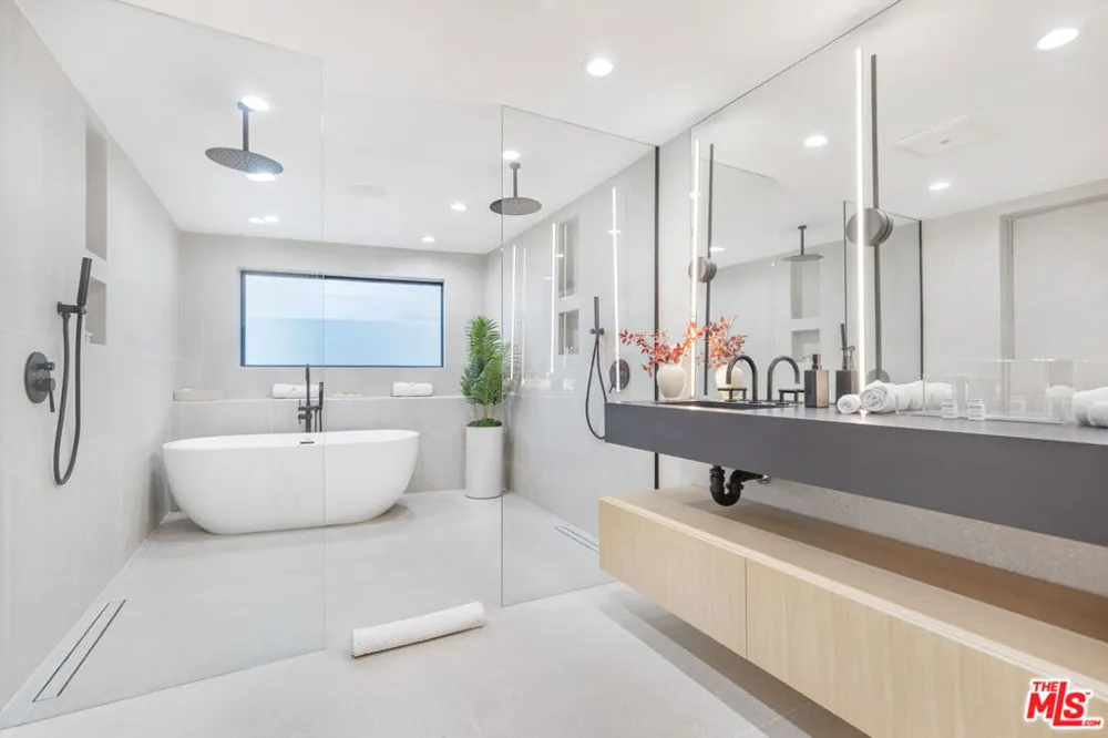 7317 Caverna Drive Los Angeles, CA 90068