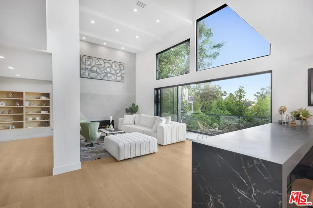 7317 Caverna Drive Los Angeles, CA 90068