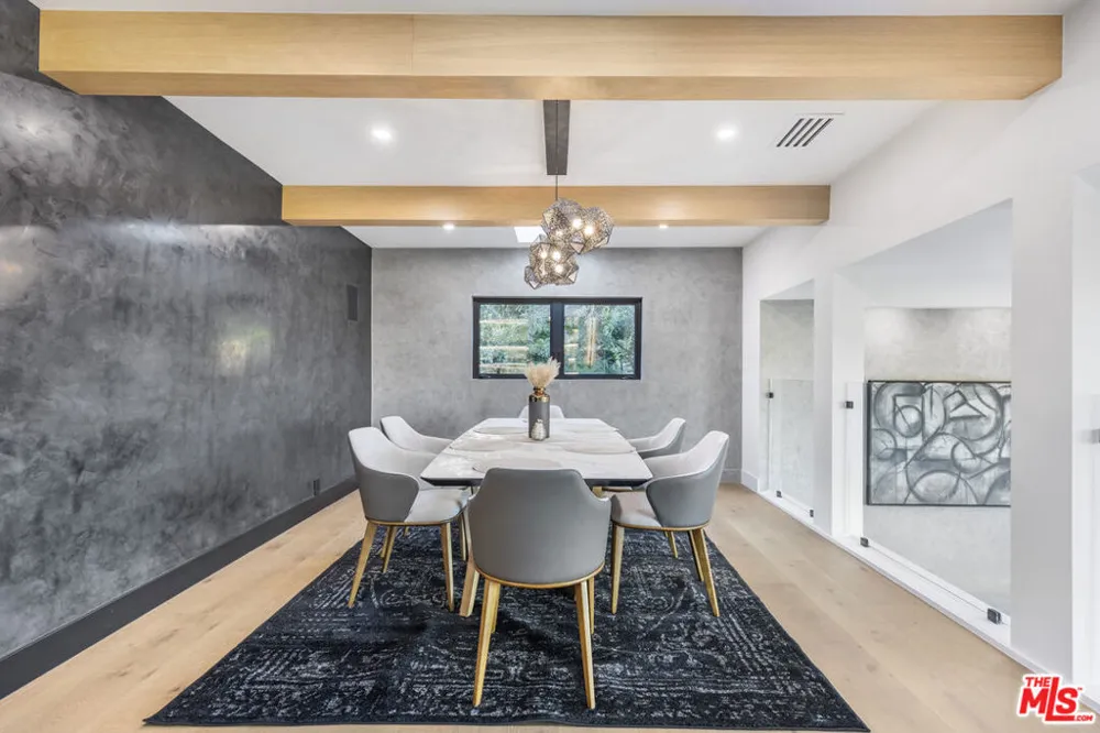 7317 Caverna Drive Los Angeles, CA 90068