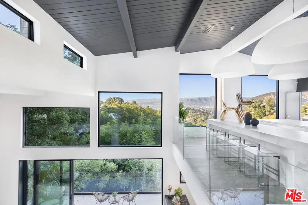 7317 Caverna Drive Los Angeles, CA 90068