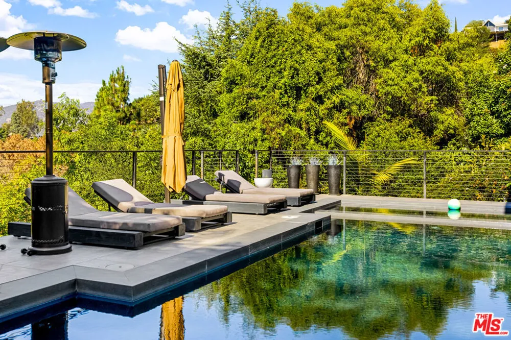 7317 Caverna Drive Los Angeles, CA 90068
