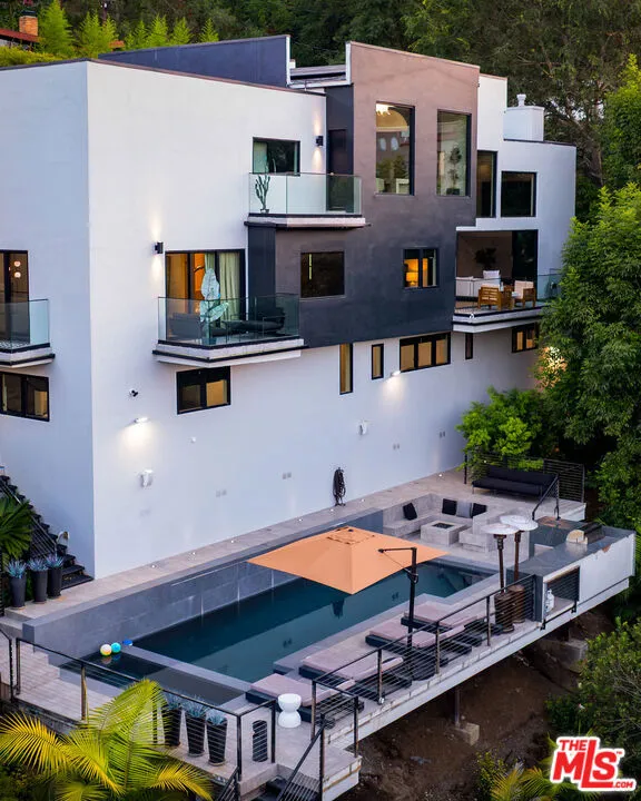 7317 Caverna Drive Los Angeles, CA 90068