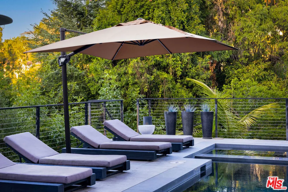 7317 Caverna Drive Los Angeles, CA 90068
